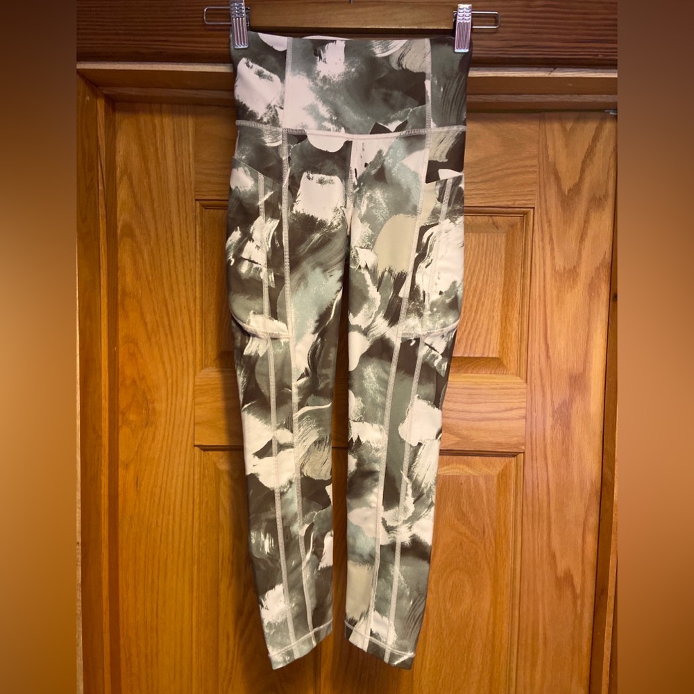 Athleta Ultimate Stash Ii Capri Painted Energy Olive Size Xxs